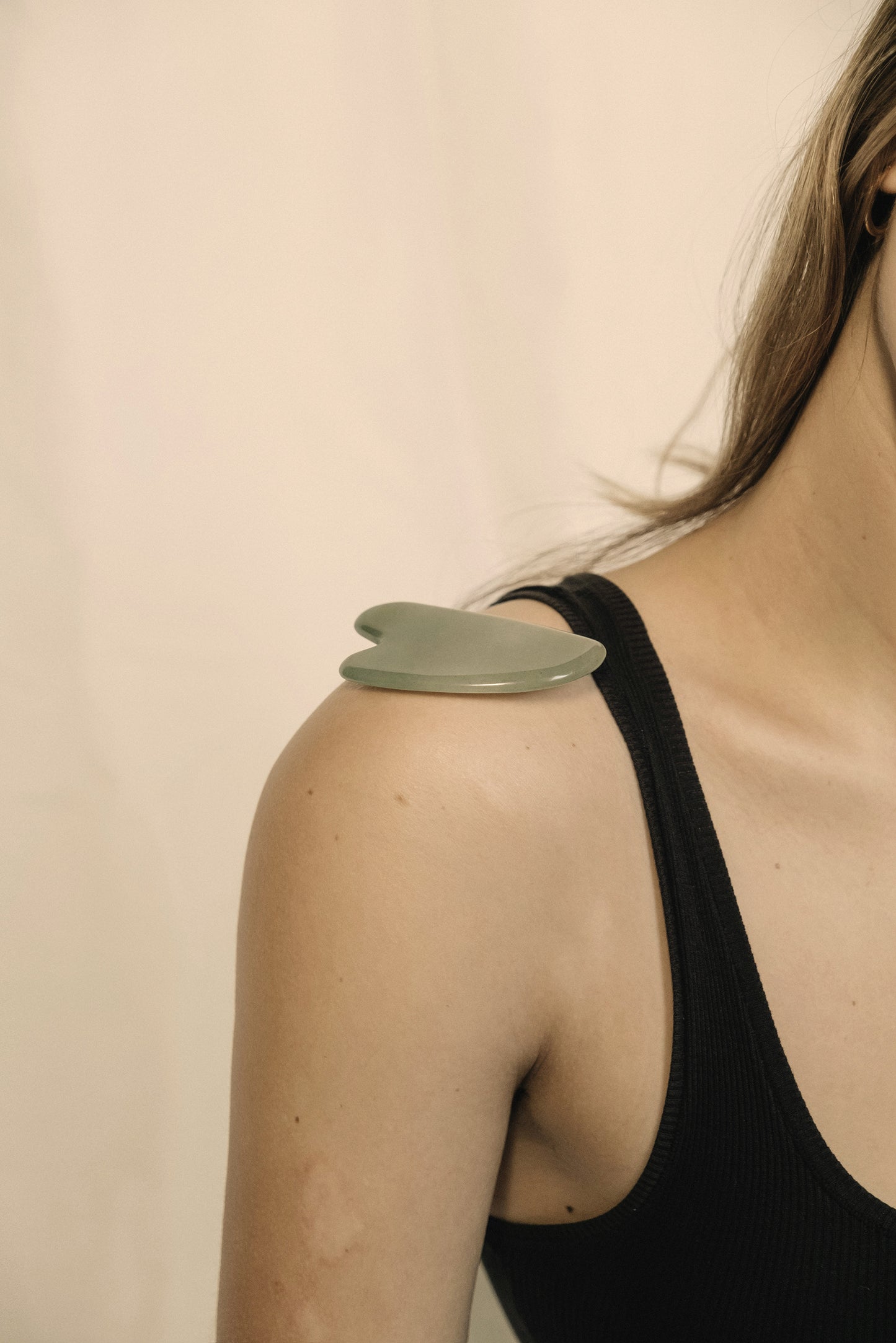 Gua Sha en pierre naturelle – Jade Néphrite